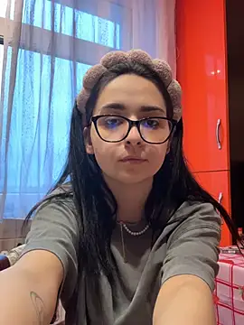 TheaMerve online show from April 29, 5:04 pm