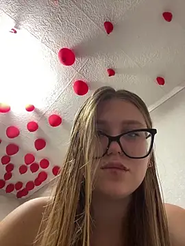 MissAuroraX online show from April 21, 6:04 pm