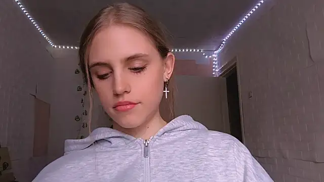 EveCoutch online show from March 30, 12:05 pm