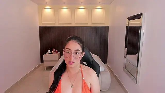 SAMANTHAFIORE2 online show from June 1, 11:34 am