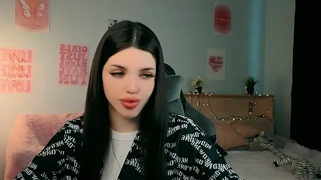 molly rettyy online show from May 7, 4:28 am