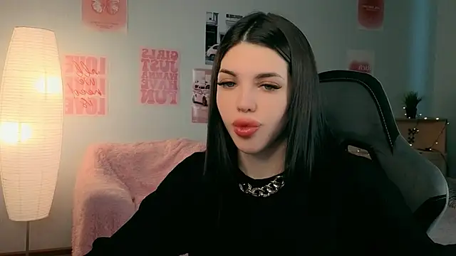 molly rettyy online show from May 2, 4:05 am