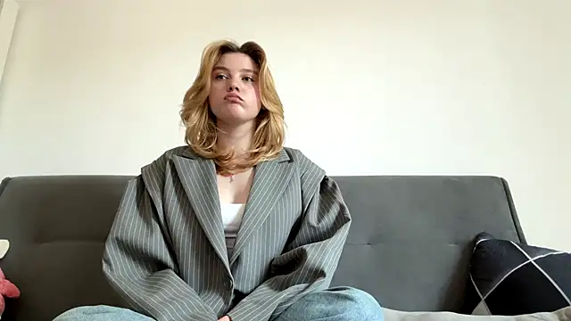 Delia cute online show from March 30, 1:11 pm