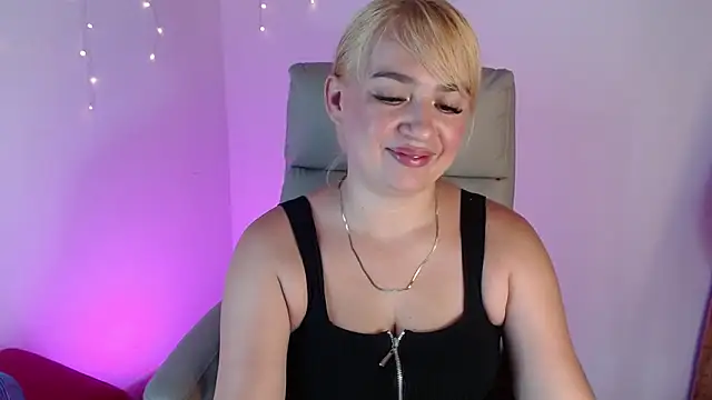 Carolina 2403 online show from May 17, 7:46 pm