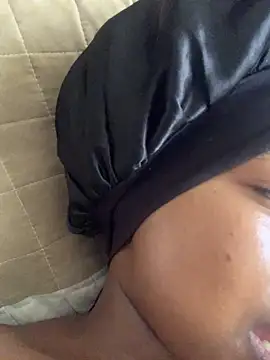 BlackBerryPeaches online show from April 18, 11:56 am