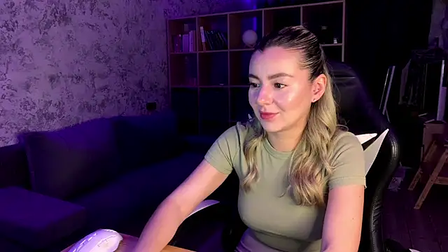 SandyKiss  online show from May 28, 6:39 pm