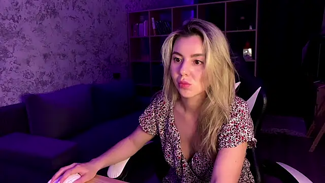 SandyKiss  online show from May 27, 6:27 pm