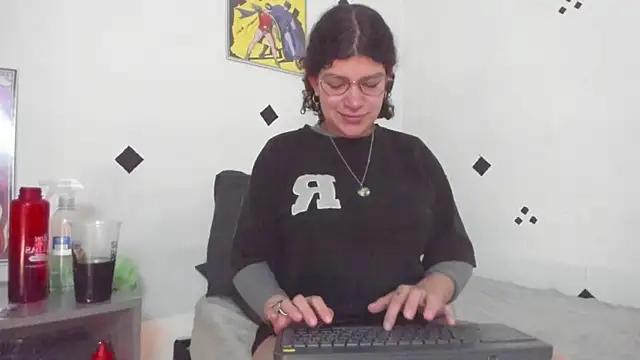 wendybeckett4 online show from April 6, 5:58 pm