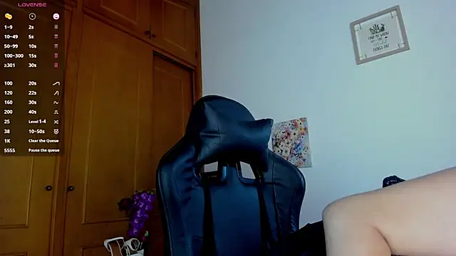 Violett Sykes online show from May 6, 5:00 am