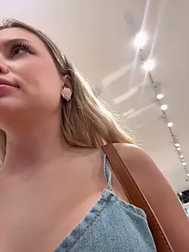 Girl-Mia online show from April 9, 6:19 am