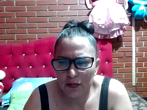 kristalmarelyn online show from May 30, 7:39 am