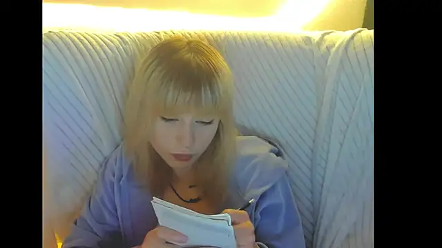 MiaKimiko online show from June 3, 1:28 am