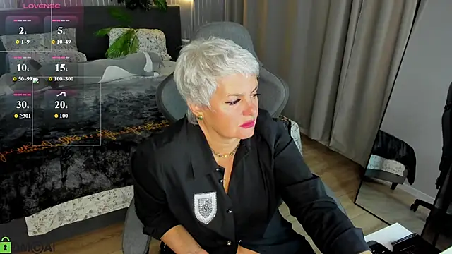 Linda Zef1r online show from May 4, 1:31 am