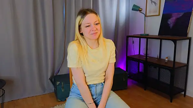 OliviaCaffery online show from May 18, 4:24 pm
