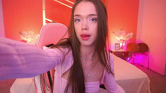 LunarDolly online show from April 8, 7:21 am