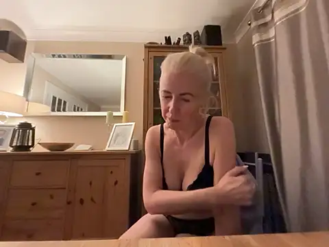 Laylaskyexx online show from May 5, 9:07 pm
