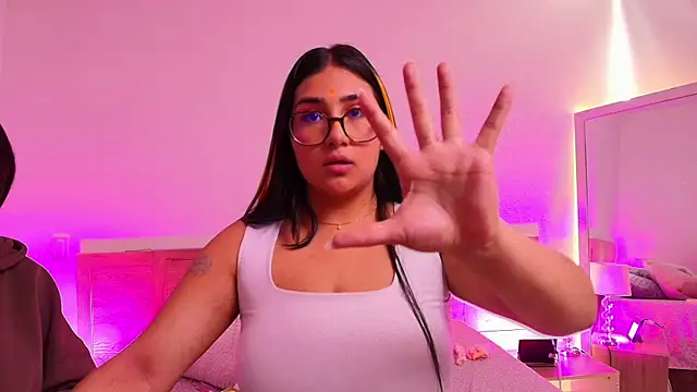 Elisa n Emma online show from April 24, 8:11 pm