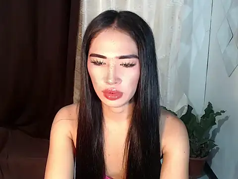 urasiankylie online show from May 18, 6:03 pm