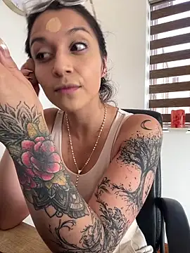 Isabella varella- online show from April 24, 1:47 pm