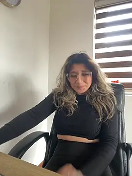 Isabella varella- online show from May 11, 4:04 pm