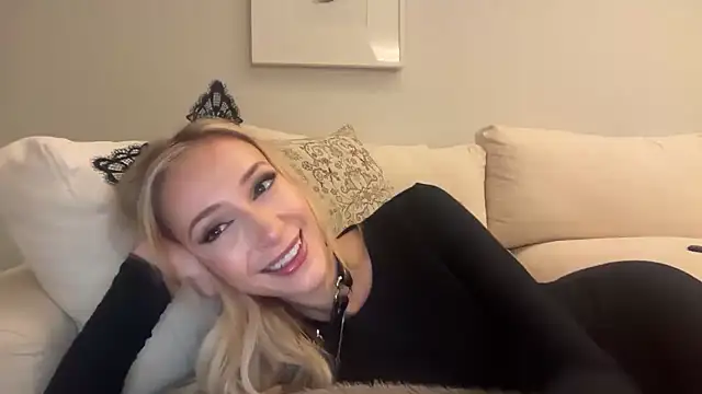 ambrefleurxx online show from May 7, 7:12 am