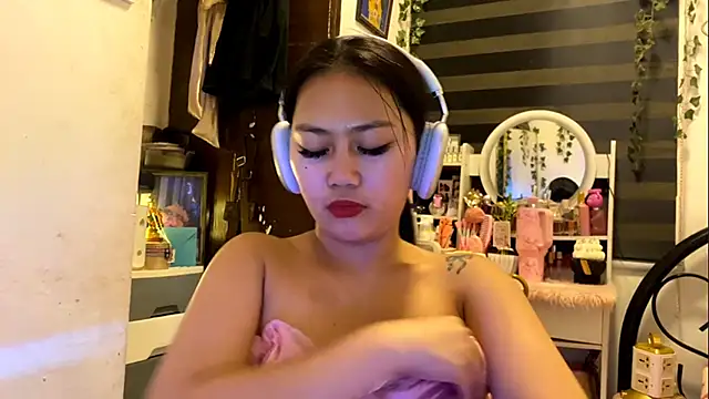 GlindaDejardin online show from May 6, 5:28 pm