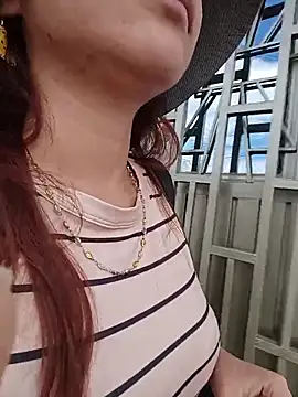 Leticia Hinkley  online show from June 18, 2:22 pm