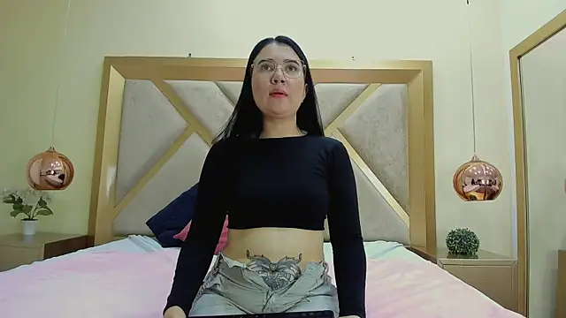 ChloeAshdord online show from April 8, 1:13 pm