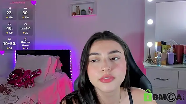 esmeralda le online show from May 9, 1:13 pm