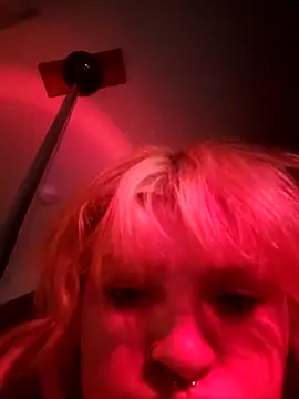 sugarluvvv online show from April 6, 12:10 am