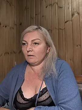 White-Chocolatte online show from April 9, 3:50 pm