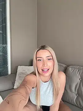 BlondeChiara online show from April 12, 4:10 pm