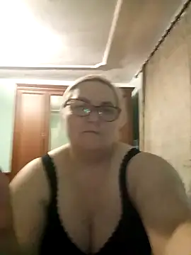 AureliaSky598 online show from May 12, 5:19 pm