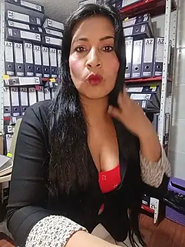 ZOE-WILDER  online show from June 18, 10:20 am