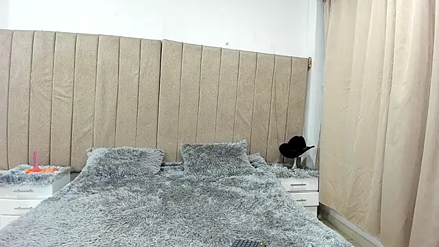 Aliss beautiful online show from April 9, 3:42 am