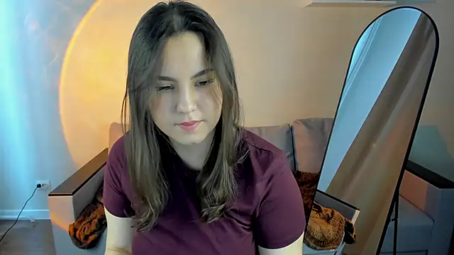 Nelie Evans online show from May 19, 1:45 am