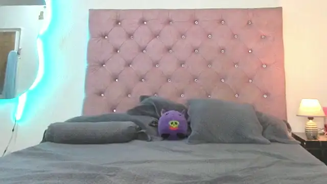 laurenlaine online show from July 15, 8:57 pm