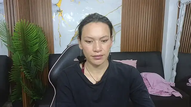 alonddra tay online show from June 8, 11:33 am