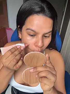 allysonx online show from April 14, 6:30 pm