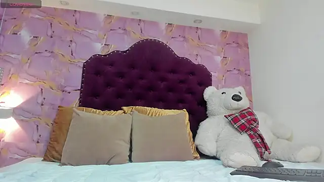 luna bloomm  online show from July 4, 6:09 am
