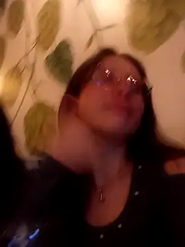Lilith0423 online show from May 14, 1:33 am