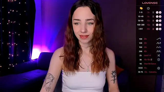 CharliGrace  online show from April 28, 8:18 am