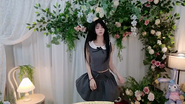Zoe-001 online show from June 24, 3:00 pm