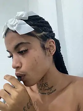 La reynazendeya  online show from June 18, 11:59 am