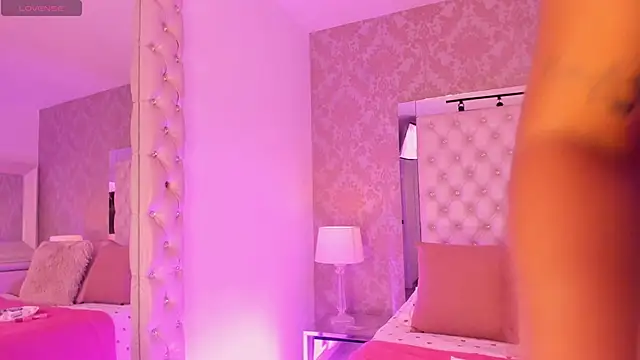 NatashaMilley online show from April 16, 4:13 am