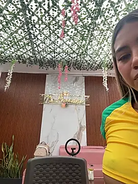 Kimmiebellarie online show from June 12, 3:20 pm