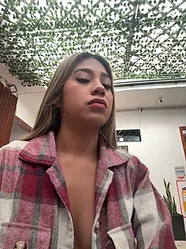 Kimmiebellarie online show from May 18, 1:06 pm