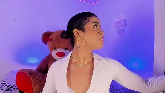 nikolle mistrreHots online show from July 7, 10:45 pm