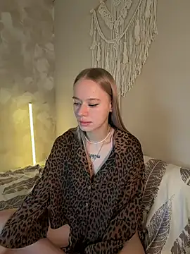 leyaaftermidnight online show from April 15, 11:00 am