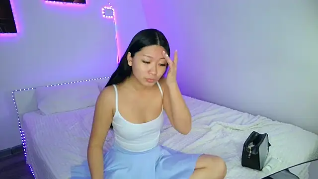 LaylaLaurent online show from April 22, 8:33 am